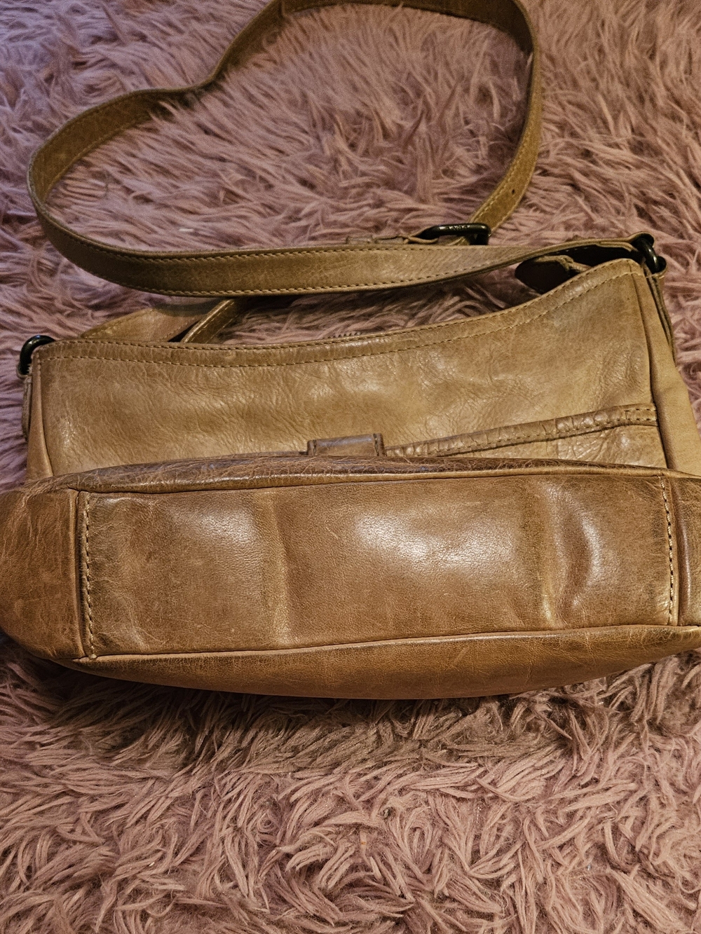 Frye☆Leather Crossbody Bag in Tan - Picture 4 of 15